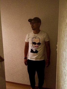 「KARL LAGERFELD（カールラガーフェルド）のアイテム（Tシャツ/カットソー）」を使った、hiroさんさん（メンズ・171cm）の夏コーディネート