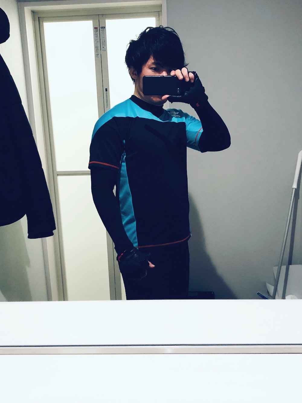「NIKE、umbro、ジム、ジムコーデ、筋トレ、ジムスタイル、運動」｜「UMBROのアイテム（Tシャツ/カットソー、ブラック系）」を使った、こむぎさん（メンズ・173cm）の春コーディネートの1枚目の写真