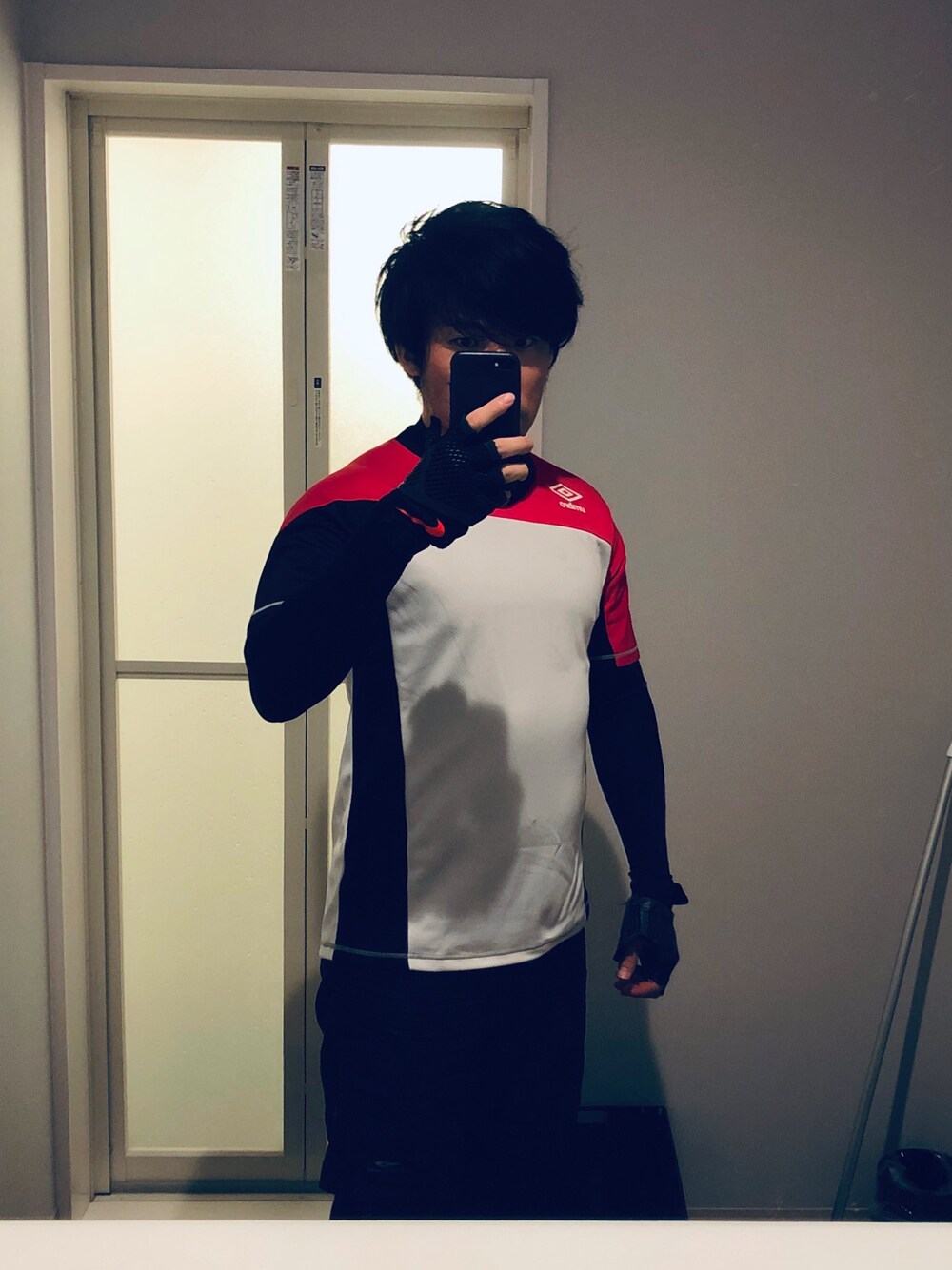 「ジム、ジムコーデ、筋トレ、ｼﾞｮｷﾞﾝｸﾞ、ウォーキングスタイル、NIKE、umbro、スポーツミックス、スポーツ」｜「UMBROのアイテム（Tシャツ/カットソー、ホワイト系）」を使った、こむぎさん（メンズ・173cm）の春コーディネートの1枚目の写真