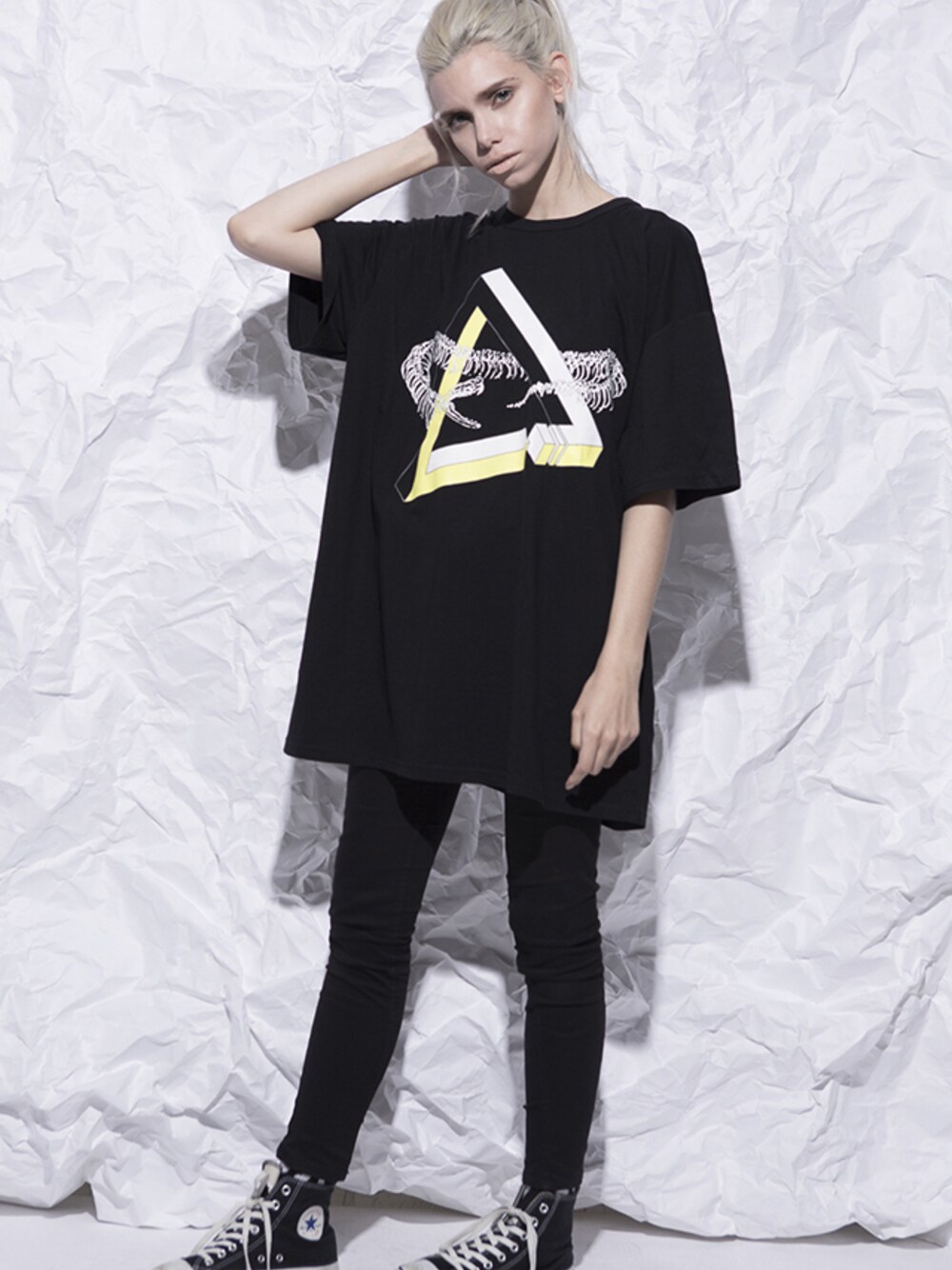 「Tシャツ、THE TEST、GYFT」｜「THE TESTの【kirisAki】T-SHIRTS (BLACK) （Tシャツ/カットソー、ブラック系）」を使った、GYFT by H>FRACTALさん（レディース・173cm）の春コーディネートの1枚目の写真