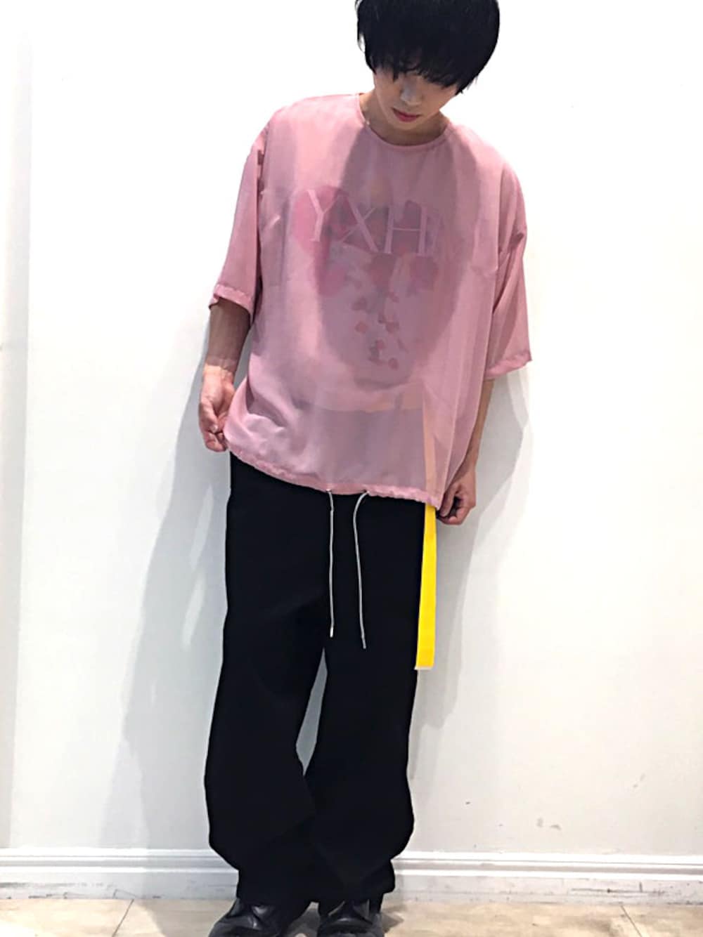 「花柄、ノースリーブ、GYFT」｜「オオヤサヤカ×GYFT by HFRACTAL - NS TEE(lily1/GRAY)（Tシャツ/カットソー、グレー系）」を使った、GYFT by H>FRACTALさん（メンズ・164cm）の夏コーディネートの1枚目の写真