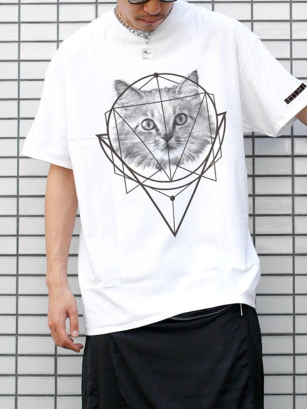 「H＞FRACTAL、GYFT」｜「【H>FRACTAL ORIGINAL】GRAPHIC S/S TEE （Tシャツ/カットソー、ホワイト系）」を使った、GYFT by H>FRACTALさん（メンズ・170cm）の夏コーディネートの1枚目の写真