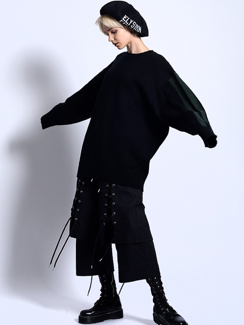 「PARADOX、ショーツ、H＞FRACTAL、GYFT」｜「PARADOX - LAYRERD PANTS（その他パンツ、ブラック系）」を使った、GYFT by H>FRACTALさん（レディース・173cm）の夏コーディネートの1枚目の写真
