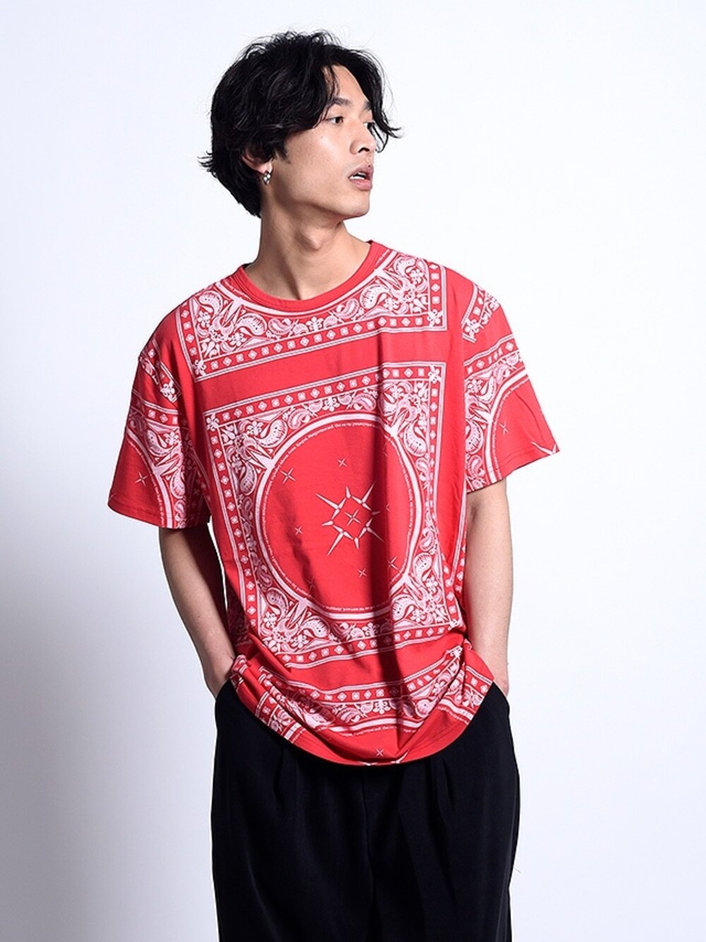 「BigT、H＞FRACTAL、GYFT」｜「【PARADOX】BIG TEE (BANDANNA) （Tシャツ/カットソー、レッド系）」を使った、GYFT by H>FRACTALさん（メンズ・180cm）の夏コーディネートの1枚目の写真