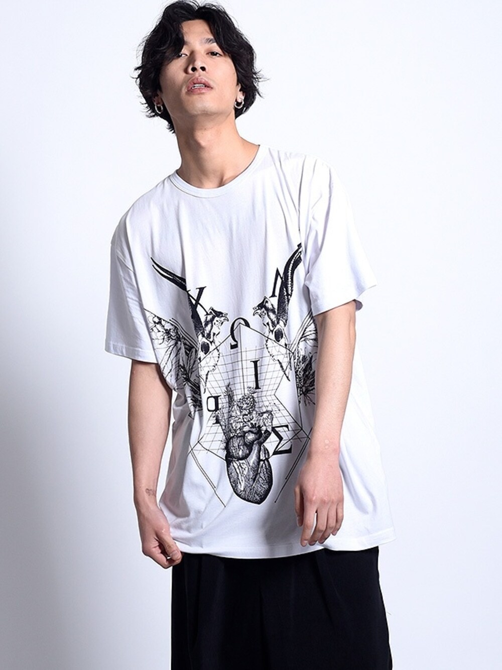 「PARADOX、BigT、H＞FRACTAL、GYFT」｜「PARADOX - BIG TEE (HEART)（Tシャツ/カットソー、ホワイト系）」を使った、GYFT by H>FRACTALさん（メンズ・179cm）の夏コーディネートの1枚目の写真
