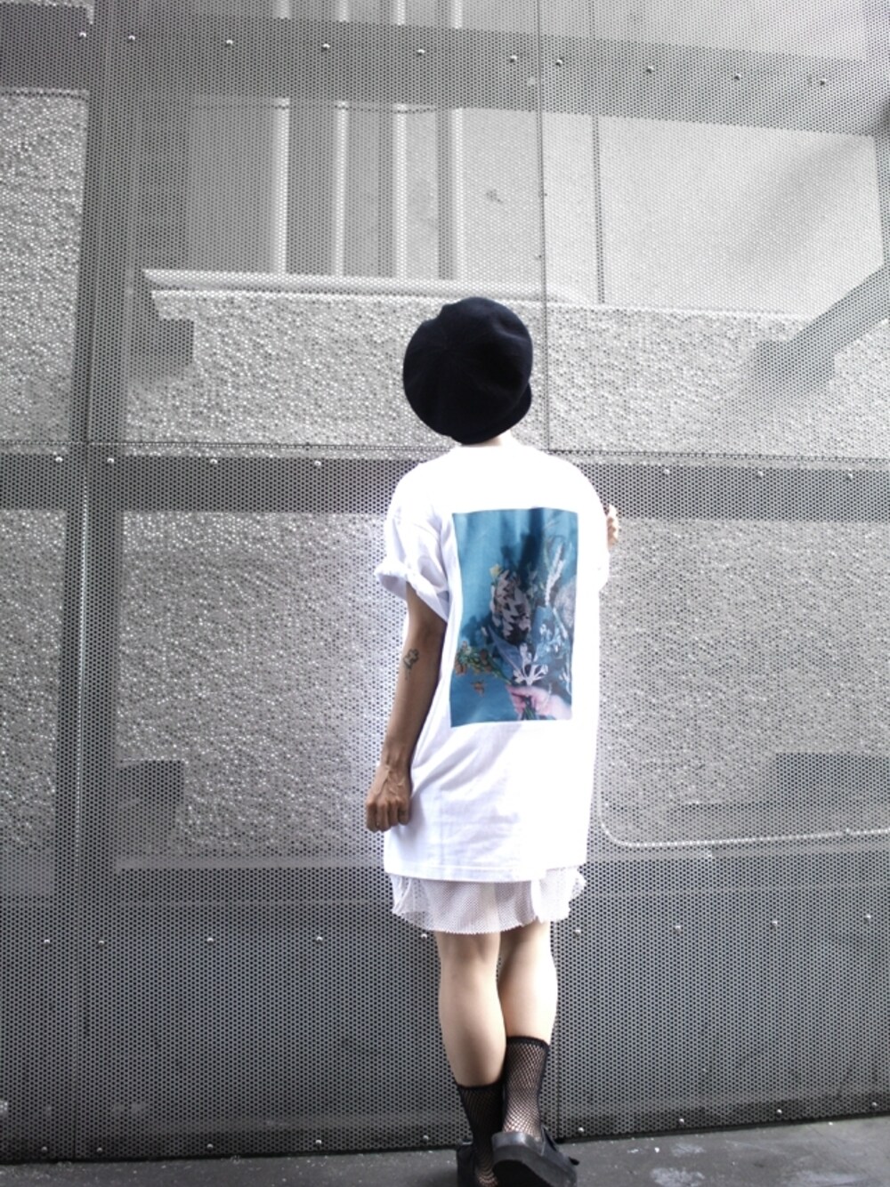 「H＞FRACTAL、GYFT、bigtee」｜「【PARADOX×LOYALTY FLOWERS】PHOTO TEE(WHITE)（Tシャツ/カットソー、ホワイト系）」を使った、GYFT by H>FRACTALさん（レディース・149cm）の夏コーディネートの1枚目の写真