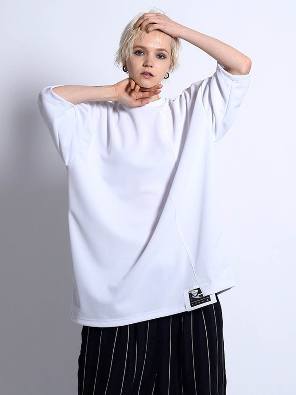 「MUZE、H＞FRACTAL、GYFT」｜「MUZE - IN-VALID BIG TEE (WHITE)（Tシャツ/カットソー、ホワイト系）」を使った、GYFT by H>FRACTALさん（レディース・176cm）の夏コーディネートの1枚目の写真