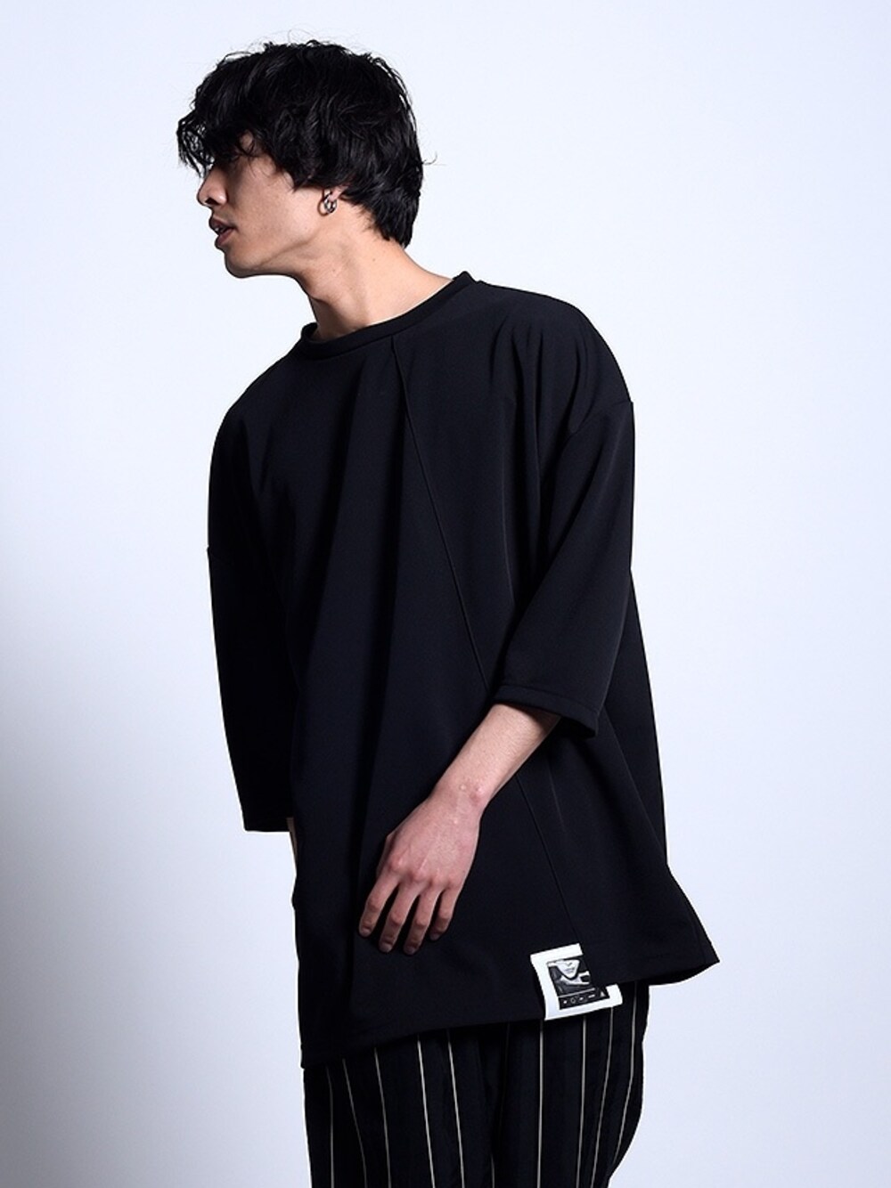 「MUZE、H＞FRACTAL、GYFT」｜「MUZE - IN-VALID BIG TEE (BLACK)（Tシャツ/カットソー、ブラック系）」を使った、GYFT by H>FRACTALさん（メンズ・187cm）の夏コーディネートの1枚目の写真