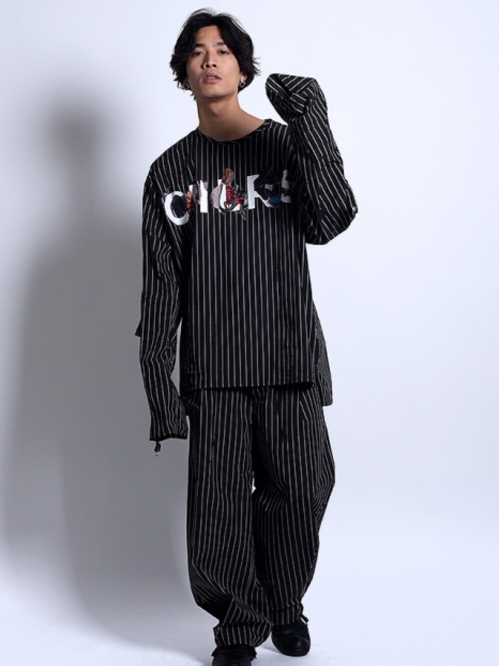 「TEE、H＞FRACTAL、GYFT」｜「PARADOX - MUSULIN TOP(STRIPE)（Tシャツ/カットソー、ブラック系）」を使った、GYFT by H>FRACTALさん（メンズ・185cm）の夏コーディネートの1枚目の写真