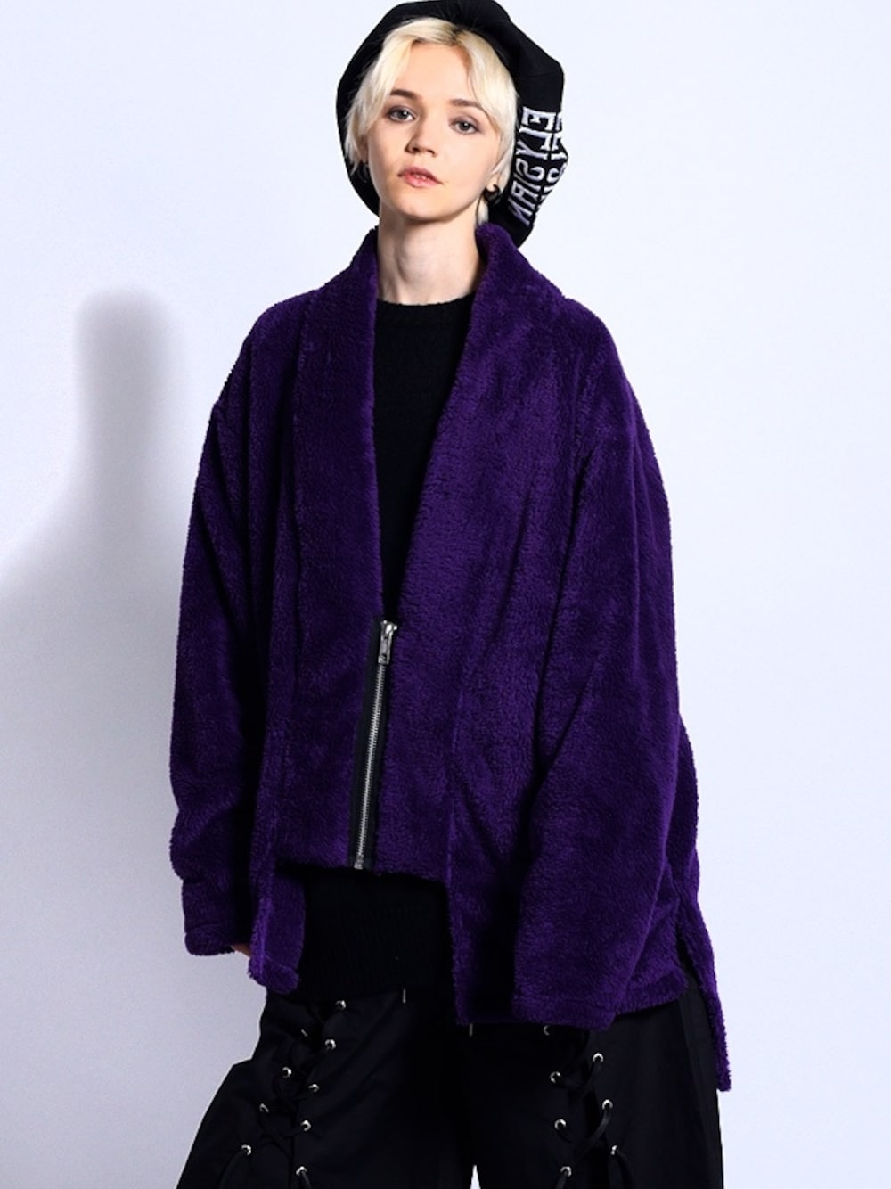 「カーディガン、ベレー帽、紫、H＞FRACTAL、GYFT」｜「PARADOXのBOA CARDIGAN（その他アウター、パープル系）」を使った、GYFT by H>FRACTALさん（レディース・173cm）の秋コーディネートの1枚目の写真