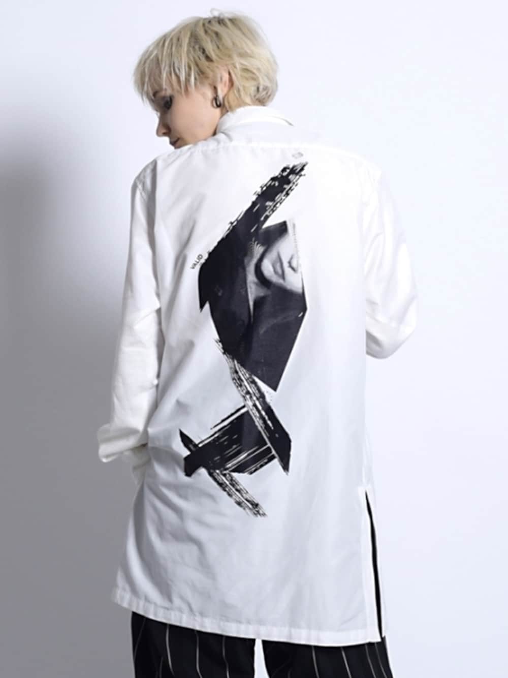 「シャツスタイル、H＞FRACTAL、GYFT」｜「MUZEのDNA SHIRTS（シャツ/ブラウス、ホワイト系）」を使った、GYFT by H>FRACTALさん（レディース・168cm）の秋コーディネートの1枚目の写真