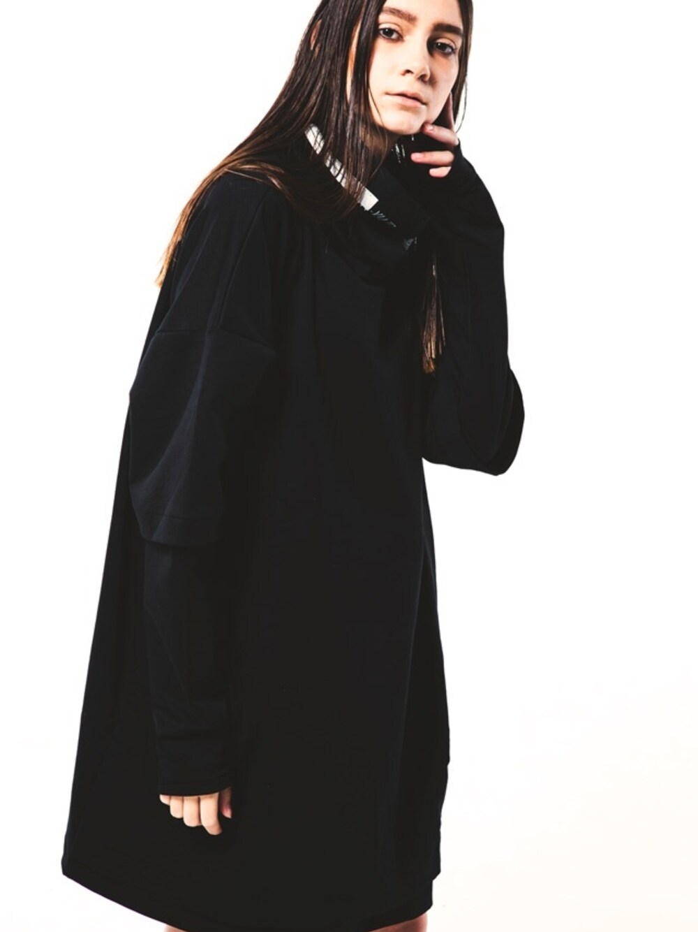 「MUZE、ハイネック、H＞FRACTAL、GYFT、GYFT by H>FRACTAL」｜「MUZEの LAYERED HI NECK TEE（その他トップス、ブラック系）」を使った、GYFT by H>FRACTALさん（レディース・169cm）の秋コーディネートの1枚目の写真