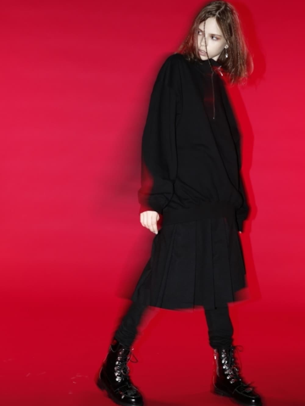 「H＞FRACTAL、GYFT、million$orchestra」｜「HIGH NECK SWEAT（スウェット、ブラック系）」を使った、GYFT by H>FRACTALさん（レディース・167cm）の冬コーディネートの1枚目の写真