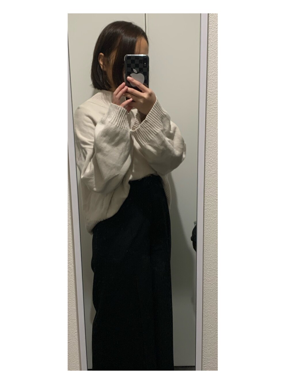 「シンプルコーデ、休日スタイル、ニットコーデ、白ニット、Heather、ジーナシス」｜「Heatherのハイウエストストレートワイドパンツ　855563（その他パンツ、ブラック系）」を使った、Mayuさん（レディース・149cm）の冬コーディネートの1枚目の写真