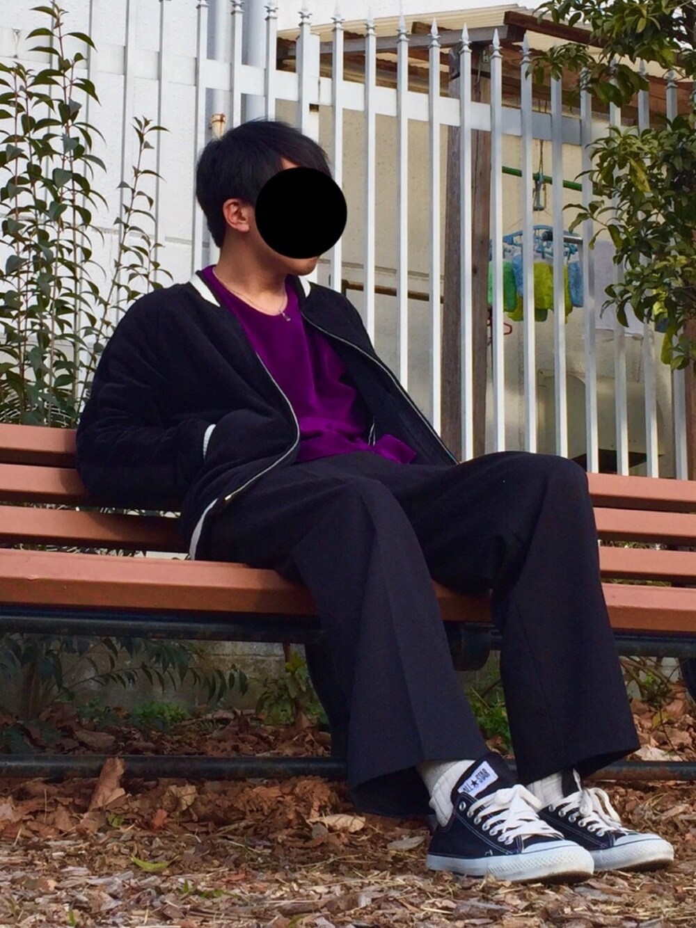 「シンプル、ワイドパンツ、ビッグシルエット、スニーカー、スウェット、パープル、パープル×黒、ベロア」｜「RAGEBLUEの＜2WAY仕様＞リバーシブルベロアスカジャン/738983（ブルゾン、ブラック系）」を使った、nnnさん（メンズ・178cm）の冬コーディネートの1枚目の写真