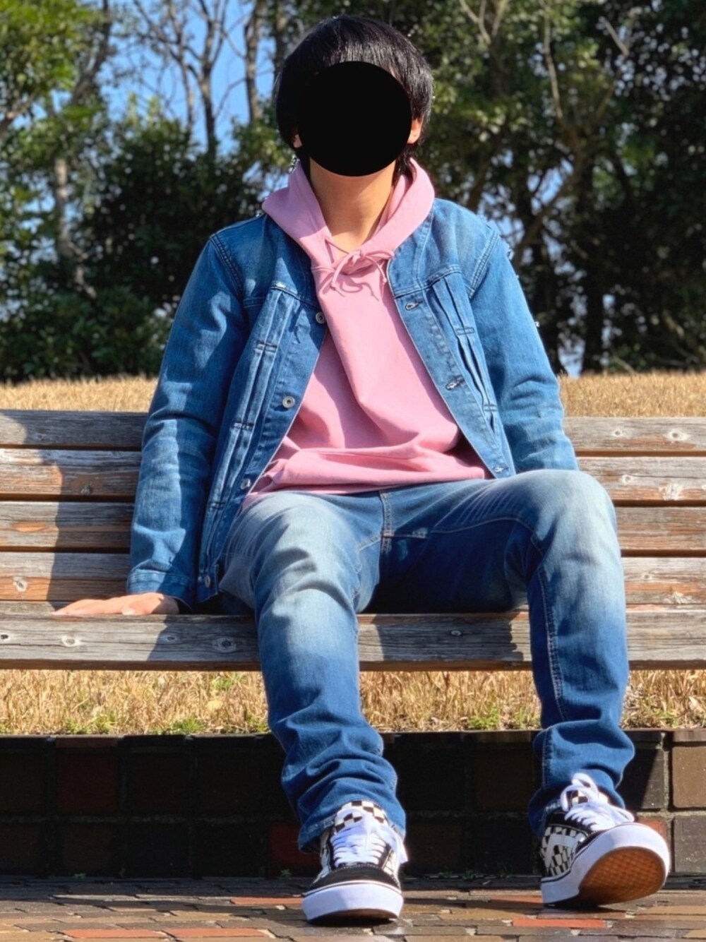 「春、おしゃれさんと繋がりたい、カジュアル、古着、古着好きな人と繋がりたい、デニム、パステルカラー、シンプル、プチプラ、ピンク」｜「古着のアイテム（デニムジャケット、ブルー系）」を使った、nnnさん（メンズ・178cm）の春コーディネートの1枚目の写真