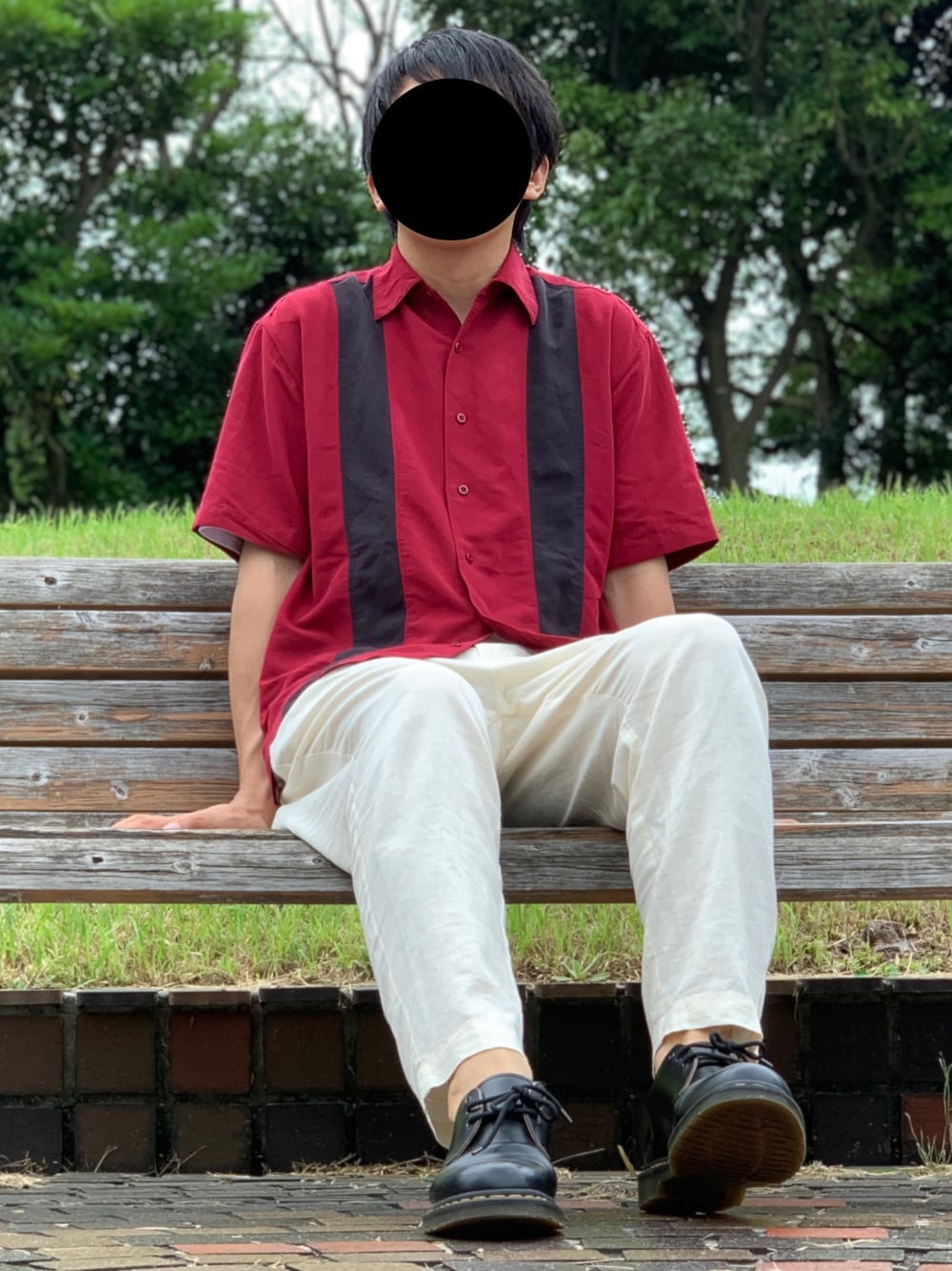 「シンプルコーデ、お洒落さんとつながりたい、大人カジュアル、ストリート、プチプラコーデ、オトナカジュアル、白パンツ、古着MIX、古着、古着好きな人と繋がりたい」｜「古着のアイテム（シャツ/ブラウス、レッド系）」を使った、nnnさん（メンズ・178cm）の夏コーディネートの1枚目の写真