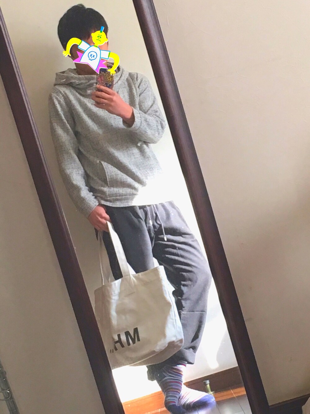 「フォローミー、フォロワー募集、フォローお願いします、フォロー返します、ootd、outfit、パーカー、Lui's、casual」｜「Lui'sのアイテム（パーカー、グレー系）」を使った、Mさん（メンズ・168cm）の冬コーディネートの1枚目の写真