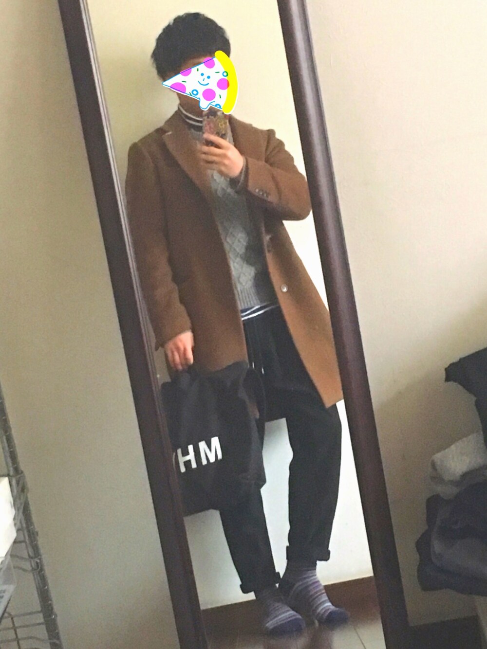 「MHL.、MHL、フォローミー、フォローお願いします、フォロー返します、チェスターコート、キャメル、ゆるい、安い、ootd」｜「SENSE OF PLACE by URBAN RESEARCHのアイテム（トップス、ブルー系）」を使った、Mさん（メンズ・168cm）の冬コーディネートの1枚目の写真