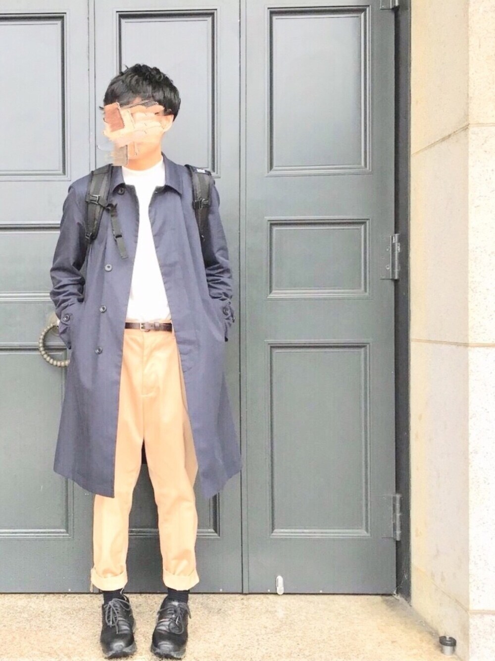 「FUDGE、オーバーサイズ、HELLY HANSEN、ステンカラーコート、UNIQLO、UNIQLOU、チノパン、革靴、フォローミー、フォローお願いします」｜「HELLY HANSENのヘリーハンセン　フィヨルドランド 20（バックパック/リュック、ブラック系）」を使った、Mさん（メンズ・168cm）の秋コーディネートの1枚目の写真