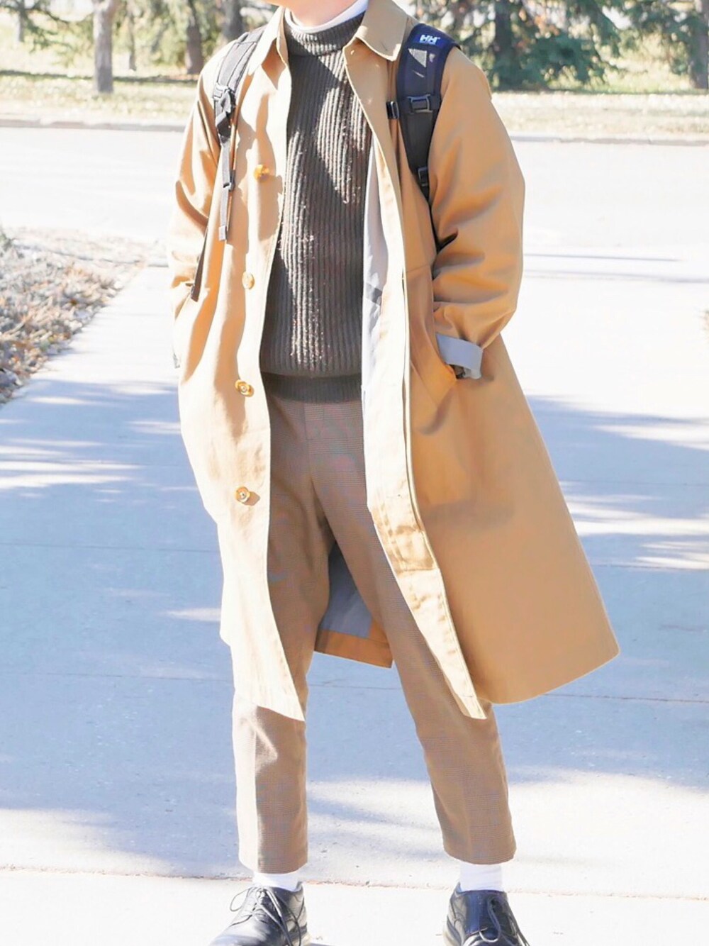 「おしゃれさんと繋がりたい、UNIQLOU、ステンカラーコート、革靴、HELLY HANSEN、スラックス、グレンチェック、UNIQLO、UNIQLOコーデ」｜「UNIQLOのブロックテックコート＋E（その他アウター、ベージュ系）」を使った、Mさん（メンズ・168cm）の秋コーディネートの1枚目の写真