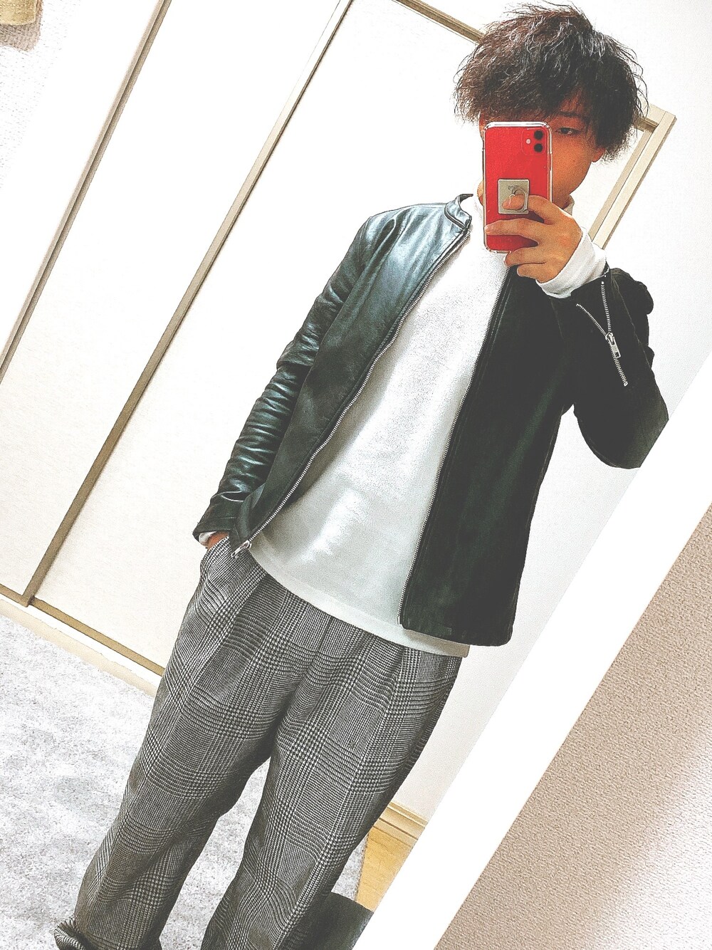 「おしゃれさんと繋がりたい、モノトーン、秋冬コーデ、ライダースジャケット、ワイドパンツ」｜「WEGOのWEGO/シングルライダースジャケット（ライダースジャケット、ブラック系）」を使った、コウキさん（メンズ・165cm）の冬コーディネートの1枚目の写真