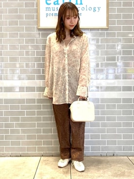 「earth music&ecology（アースミュージックアンドエコロジー）のアイテム（ボストンバッグ）」を使った、Ruiさん（レディース・153cm）の春コーディネート