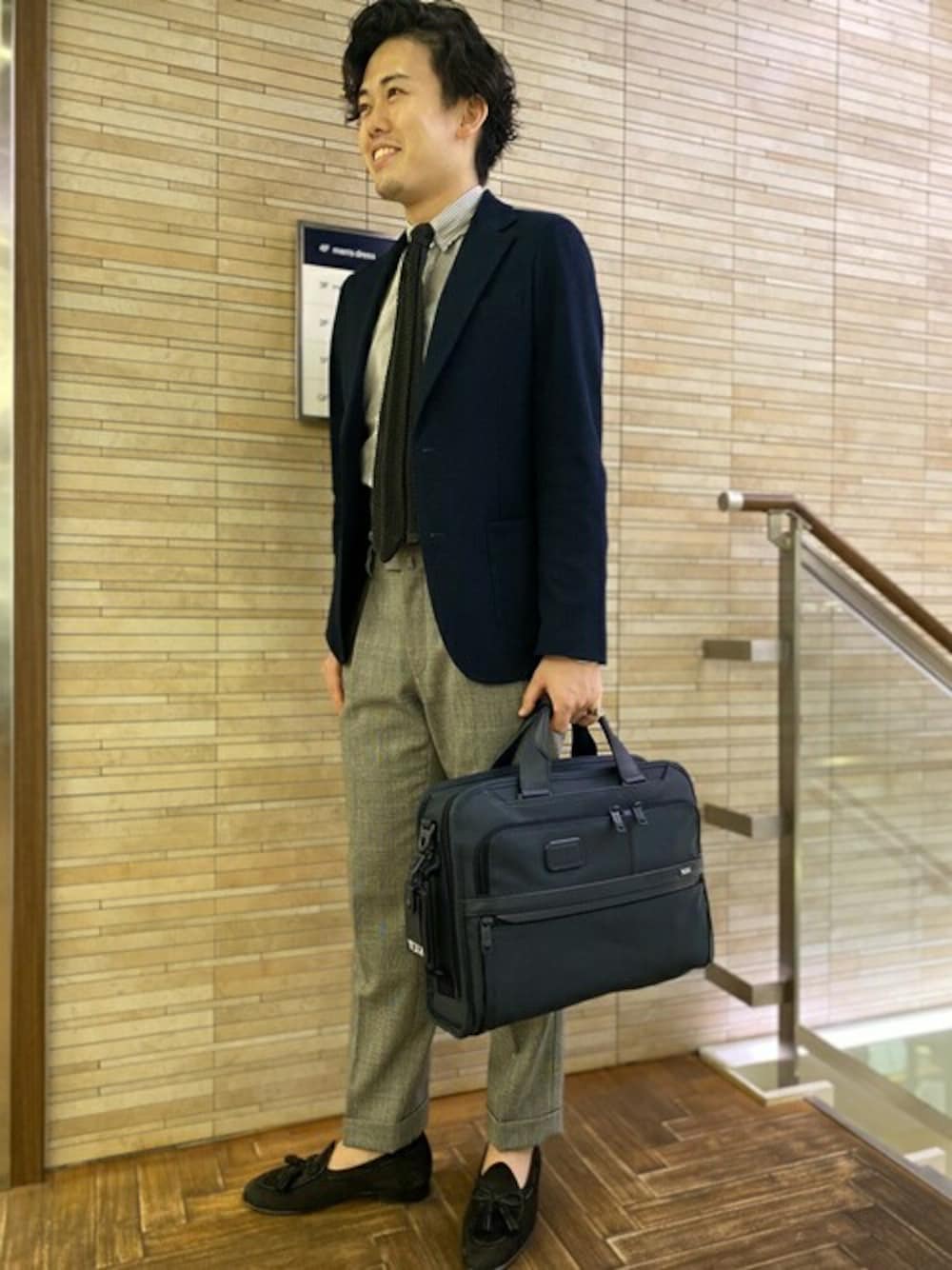 「シップス、SHIPS、TUMI(TUMI)」｜「SHIPSのSD: ジャージー へリン ソリッド ジャケット（テーラードジャケット、ブルー系）」を使った、小幡さん（メンズ・170cm）の秋コーディネートの1枚目の写真
