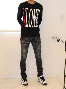 「VLONE（ヴィーロン）のアイテム（トップス、ブラック系）」を使った、しましさん（メンズ・182cm）の秋コーディネート