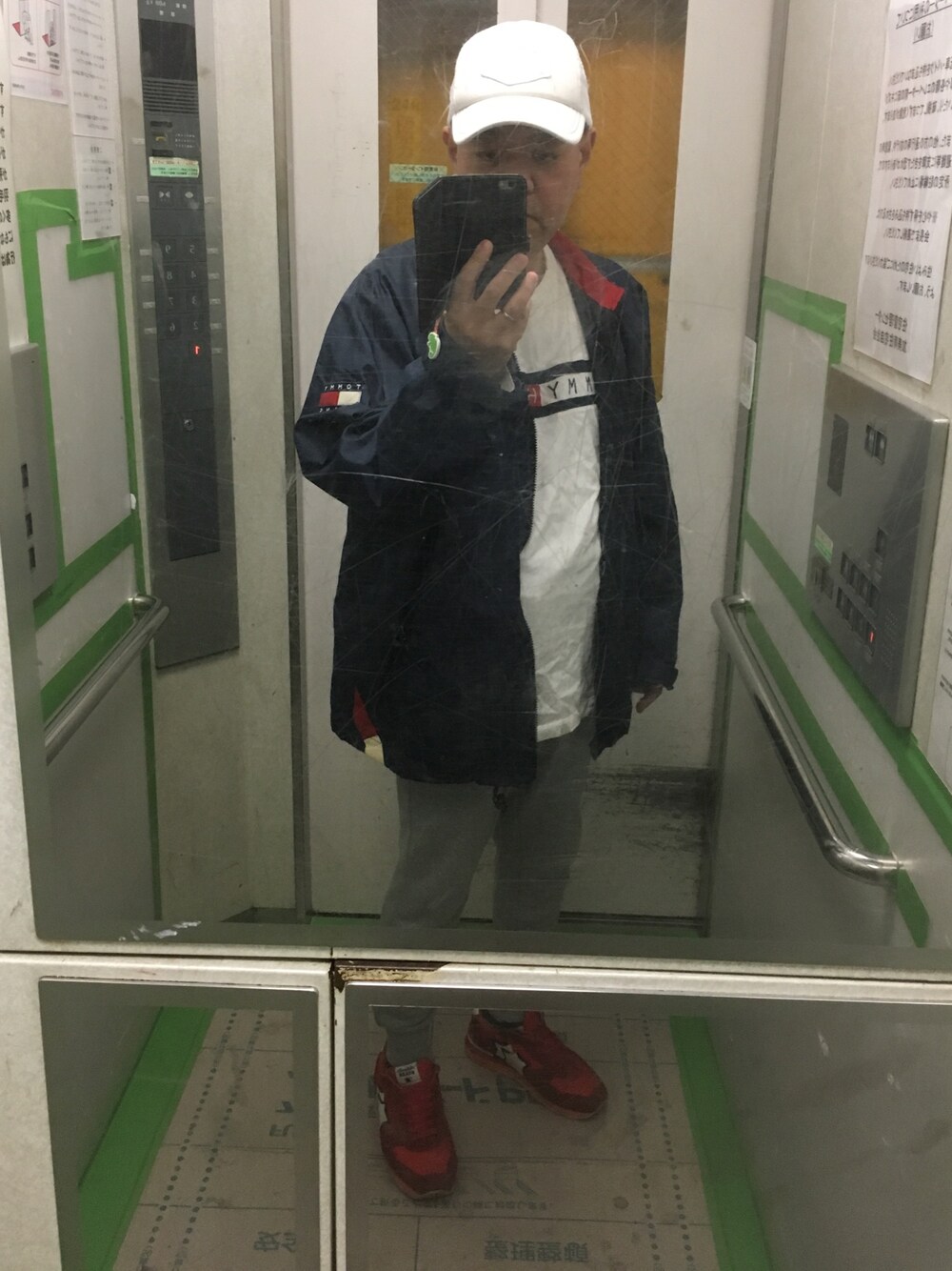 「おしゃれさんと繋がりたい、今日のコーデ、デウス、デウスエクスマキナ、デウスエクスマキナ　キャップ、トミーヒルフィガー、トミーヒルフィガー(TOMMY HILFIGER)、とみーじーんず、アトランティックスターズ、Atlantic STARS」｜「DEUS EX MACHINAのDEUS EX MACHINA / 別注 シールドキャップ（キャップ、ホワイト系）」を使った、はまちゃんさん（メンズ・167cm）の秋コーディネートの1枚目の写真