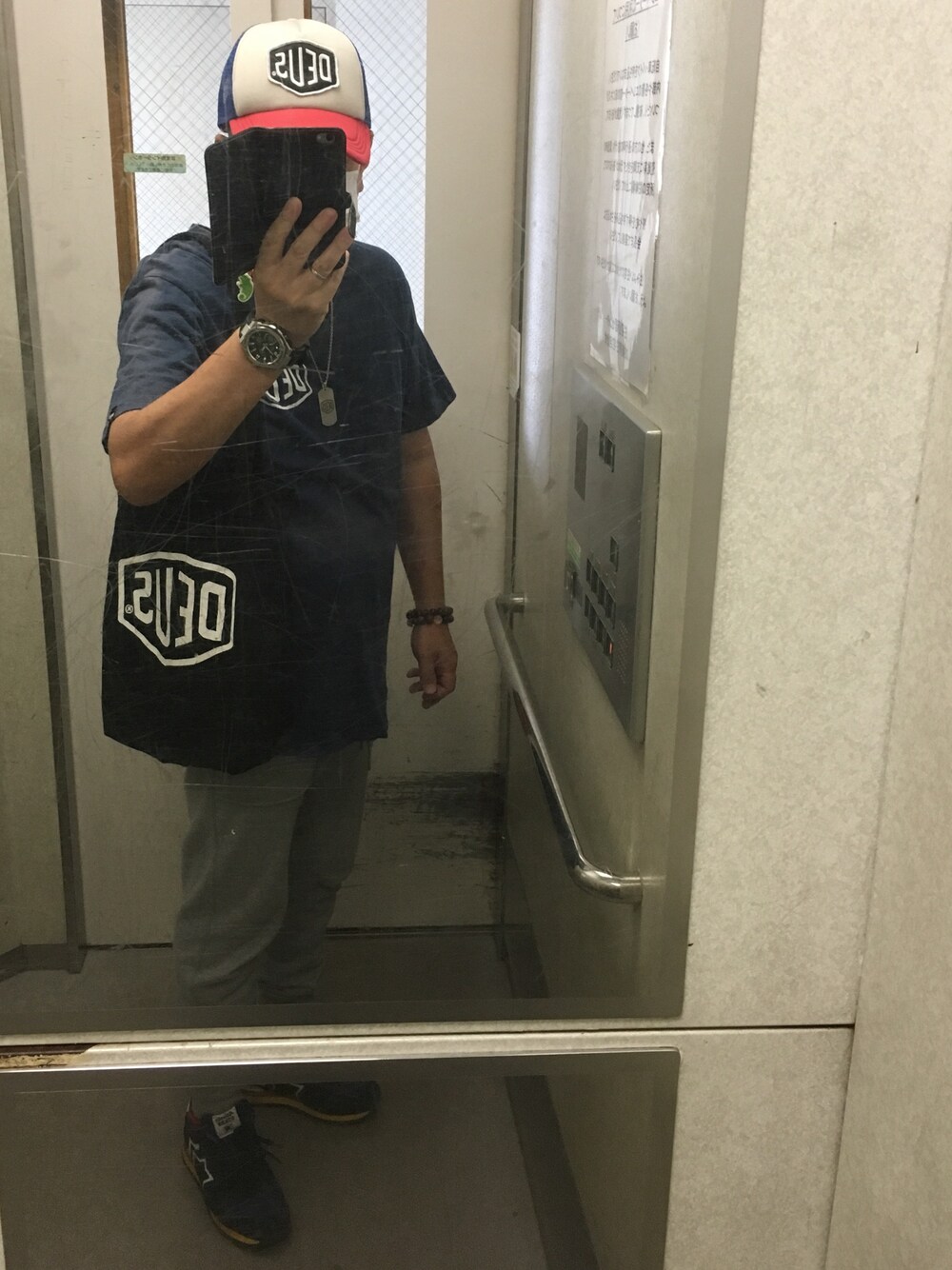「今日のコーデ、おしゃれさんと繋がりたい、デウス、デウスエクスマキナ、デウスエクスマキナ　キャップ、デウストート、デウスコーデ、GUスウェット、アトランティックスターズ、Atlantic STARS」｜「DEUS EX MACHINAのBAYFLOW／【Deus ex Machina(デウス・エクス・マキナ)】TRUCKER　BAYLANDS　CAP （キャップ、レッド系）」を使った、はまちゃんさん（メンズ・167cm）の秋コーディネートの1枚目の写真