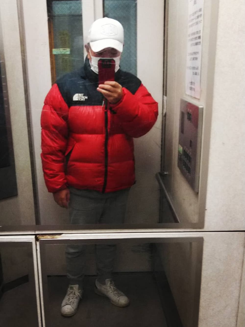 「デウスエクスマキナ、デウスエクスマキナ　キャップ、ノースフェイス、ノースフェイスヌプシ、ヌプシ、thenorthface、thenorthfacepurplelabel、adidas originals、スタンスミス、stan smith」｜「DEUS EX MACHINAのDEUS EX MACHINA / 別注 SHIELD トラックキャップ（キャップ、ホワイト系）」を使った、はまちゃんさん（メンズ・167cm）の秋コーディネートの1枚目の写真