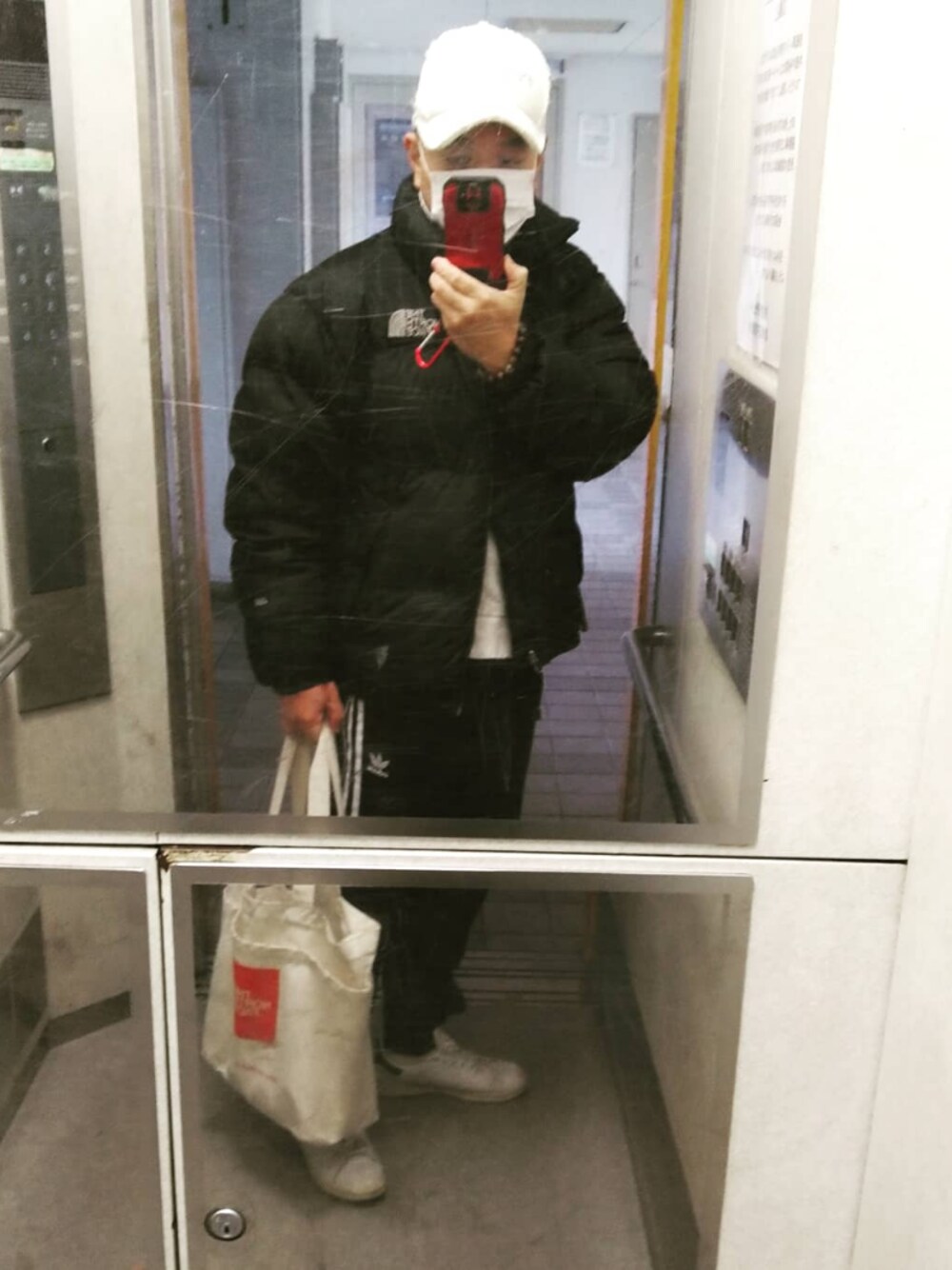 「今日のコーデ、1PIU1UGUALE3、THE NORTH FACE、ヌプシ、nuptse、デウスエクスマキナ、アディダスオリジナルス、adidas originals、stan smith、スタンスミス」｜「1piu1uguale3 RELAXの1PIU1UGUALE3 RELAX/ウノ ピゥ ウノ ウグァーレ トレ リラックス/刺繍メッシュCAP（キャップ、ホワイト系）」を使った、はまちゃんさん（メンズ・167cm）の冬コーディネートの1枚目の写真
