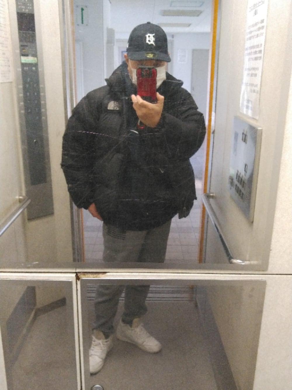 「今日のコーデ、ニューエラ、ノースフェイス、ヌプシ、nuptse、ナイキ、ナイキパーカー、NIKE、NIKEスニーカー、エアジョーダン」｜「NEW ERAのNEWERA 59FIFTY CAP DETROIT TIGERS BLACK（キャップ、ブラック系）」を使った、はまちゃんさん（メンズ・167cm）の冬コーディネートの1枚目の写真