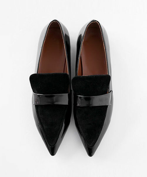 DHOLIC（ディーホリック）の「フェイクレザーポインテッドトゥローファー（その他シューズ・レディース・グレー/ブラック/ホワイト/ワイン・225/230/235/240/245/250）」の3枚目の写真