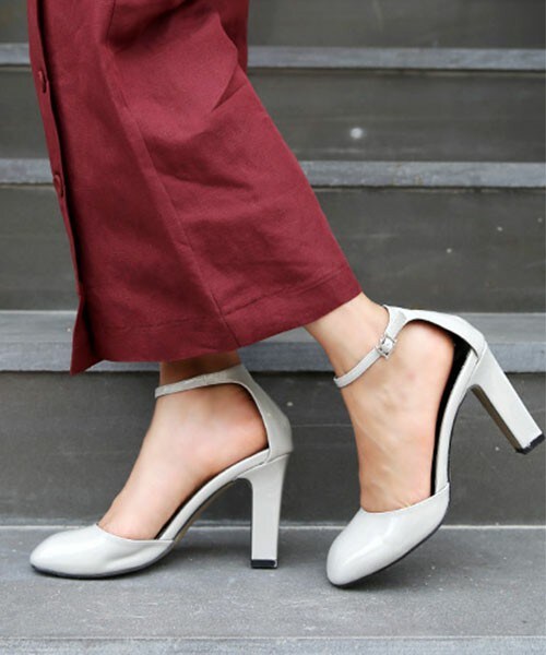 DHOLIC(ディーホリック)の「ラウンドトゥストラップヒールシューズ(パンプス・レディース・ライトグレー/ブラック/カーキブラウン/ライトブラウン/ワイン・225/230/235/240/245/250/255)」の1枚目の写真