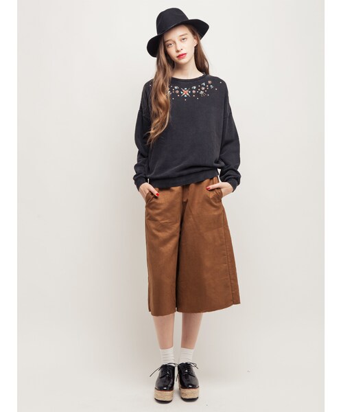 jouetie（ジュエティ）の「スタッズビジュープルオーバー（トップス・レディース・オフホワイト/ブラック/キャメル）」の4枚目の写真