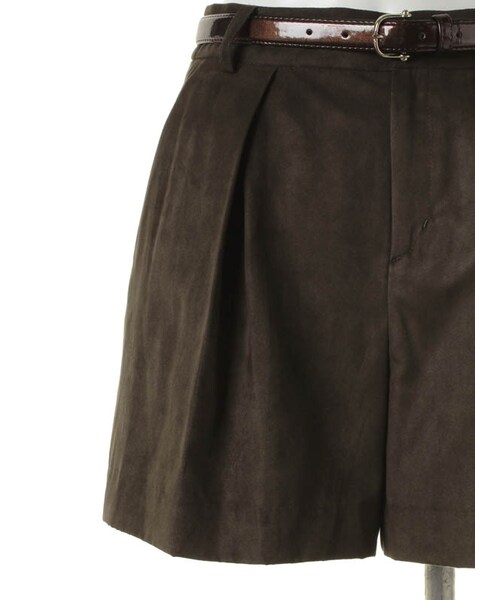 31 Sons de mode（トランテアン　ソン　ドゥ　モード）の「ベルト付スエードタックショートパンツ（パンツ・レディース・ベージュ/ブラック/カーキグリーン・36/38）」の7枚目の写真