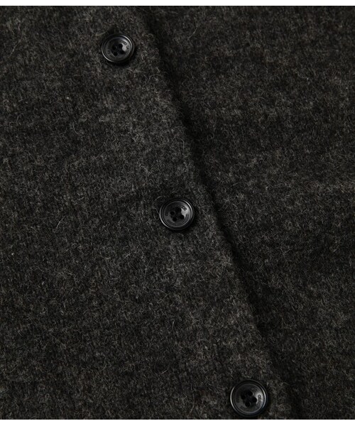 ADAM ET ROPE'（アダムエロペ）の「2WAY ヤクVネック カーディガン（トップス・レディース・チャコール・38）」の7枚目の写真