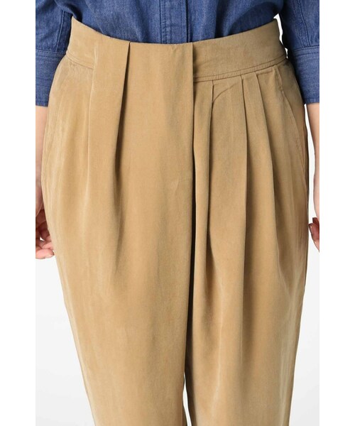 La TOTALITE（ラトータリテ）の「SHADES OF GRAY バックギャザーパンツ（パンツ・レディース・キャメル・フリー）」の5枚目の写真