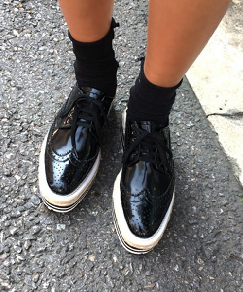 DHOLIC（ディーホリック）の「プラットフォームオックスフォードシューズ（その他シューズ・レディース・シルバー/ブラック・230/235/240/245/250）」の2枚目の写真