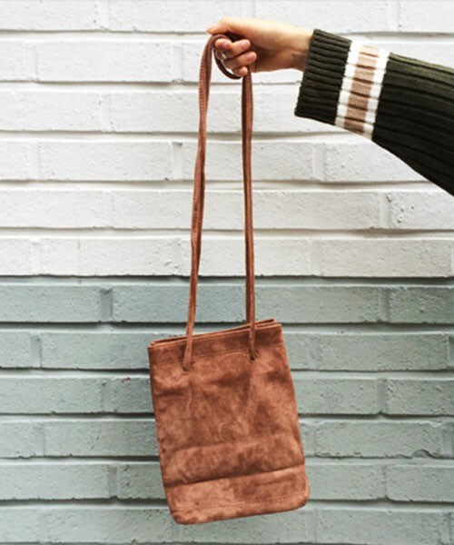 DHOLIC(ディーホリック)の「スエード調ロングストラップバック(ショルダーバッグ・レディース・グリーン/ダークグレー/ブラウン/ブラック/ブルーパープル/レッド・FREE)」の4枚目の写真