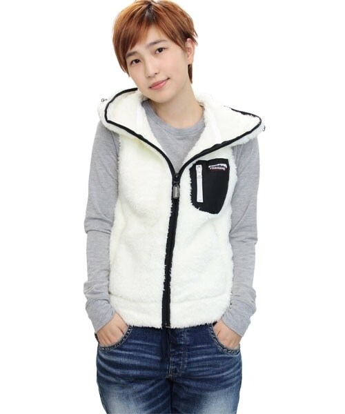 min@RNA(ミンアットアールエヌエー)の「WフェイスボアZipUpパーカーベスト(トップス・レディース・ブラック/オフホワイト/ベージュ/ネイビー・M)」の2枚目の写真