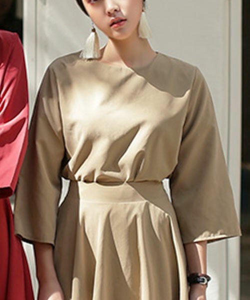 DHOLIC（ディーホリック）の「ワイドスリーブクルーネックブラウス（シャツ/ブラウス・レディース・ネイビー/ベージュ/レッド・FREE）」の2枚目の写真