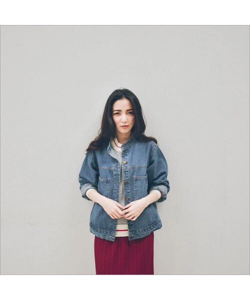 QUEEN SHOP（クイーンショップ）の「復古率性風格使用牛仔布料所製成不敗牛仔外套 能讓妳搭出與眾不同的風味立領的造型 想嘗試帥氣中性的妳絕不能錯過多功能真口袋設計 出門收納更方便（ジャケット/アウター・レディース・F・F）」の5枚目の写真