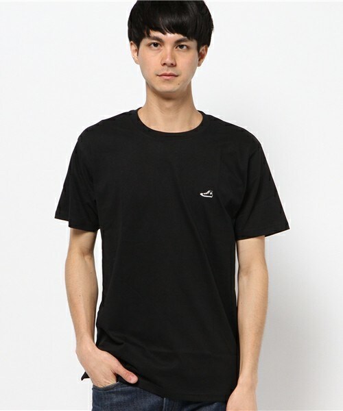 FREDY MAC(フレディーマック)の「スニーカー刺しゅうスリットTシャツ(Tシャツ/カットソー・メンズ・ホワイト/ブラック・M/L/S)」の1枚目の写真