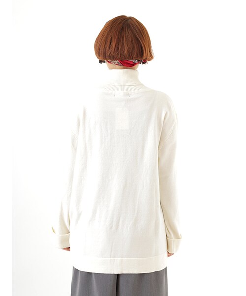 w closet(ダブルクローゼット)の「天竺編みタートルニット(トップス・レディース・オフホワイト/キャメル/カーキ/ブラック・FREE)」の7枚目の写真