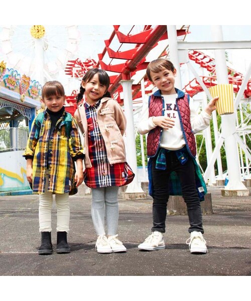 apres les cours（アプレレクール）の「standardコーデュロイスキニーパンツ（パンツ・キッズ・ブラック/キャメル/アイボリー/サックス・80/90/100/110/120/130/140）」の20枚目の写真