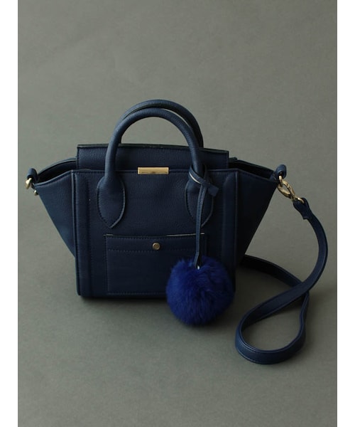 31 Sons de mode（トランテアン　ソン　ドゥ　モード）の「ポンポン付きトート－ＳＭＡＬＬ（バッグ・レディース・レッド/キャメル/オフホワイト/ネイビー・フリー）」の4枚目の写真