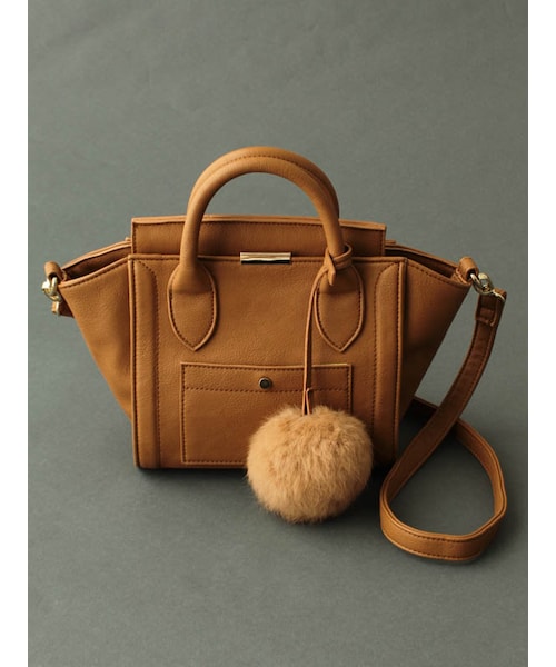 31 Sons de mode（トランテアン　ソン　ドゥ　モード）の「ポンポン付きトート－ＳＭＡＬＬ（バッグ・レディース・レッド/キャメル/オフホワイト/ネイビー・フリー）」の3枚目の写真